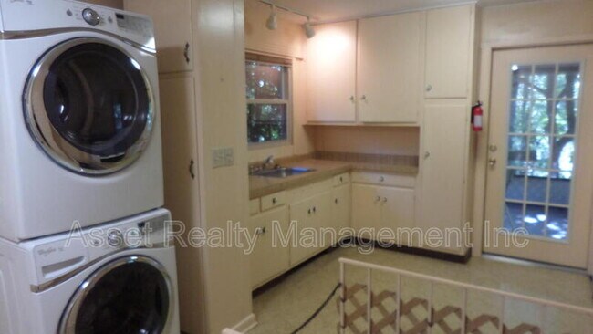 Foto del edificio - 110 Chatham Ln