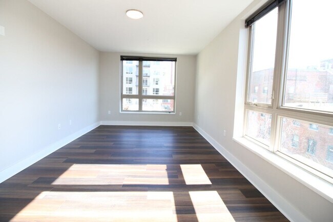 Interior Photo - Main2525