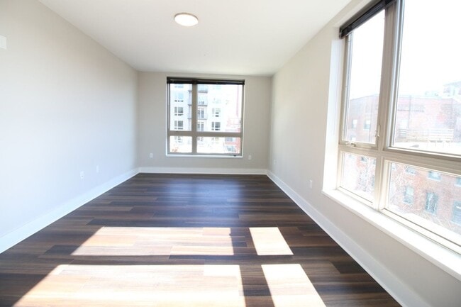 Interior Photo - Main2525