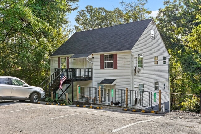 Photo - Laurel Lane Apartment