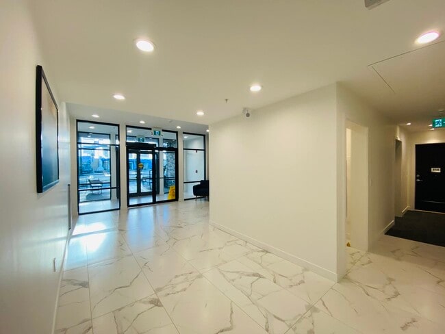 Building Photo - 600 Rochester Av