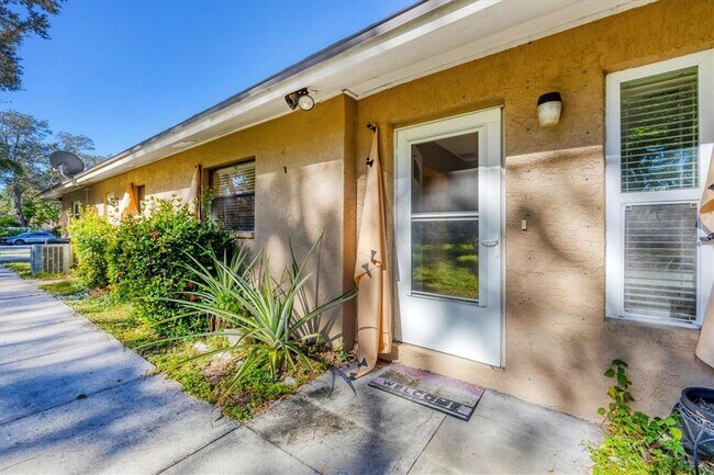 Foto del edificio - 2703 Forest Knoll Dr