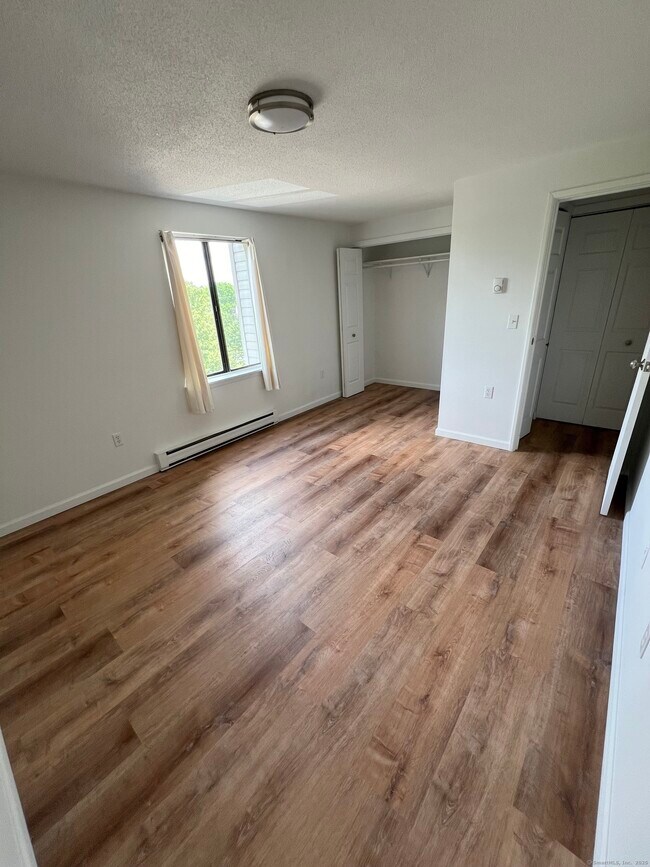 Foto del edificio - 174 Burgundy Hill Ln