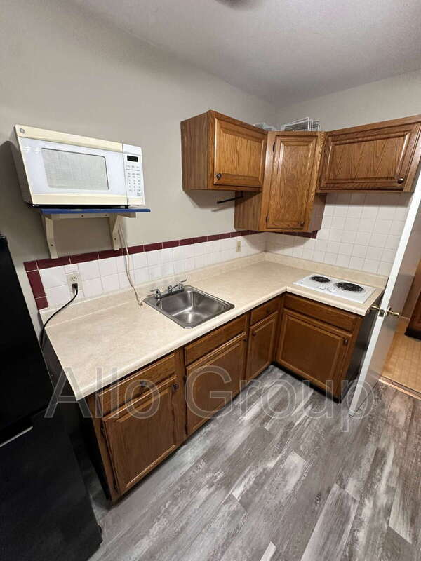 Building Photo - 655 Green St