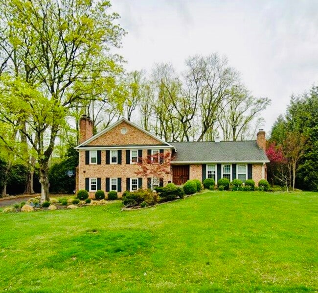 Photo - 1214 Vinita Ln House