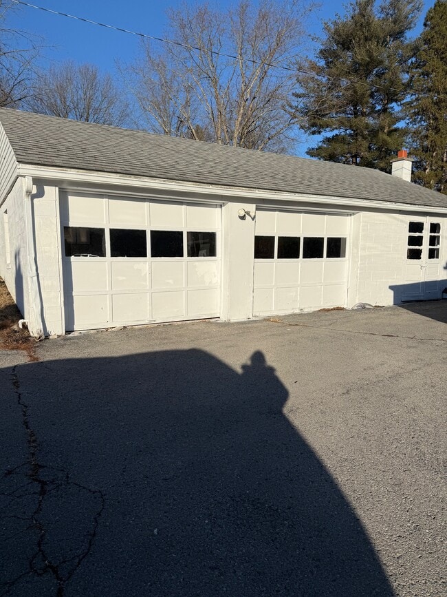 Building Photo - 2831 Four Mile Dr