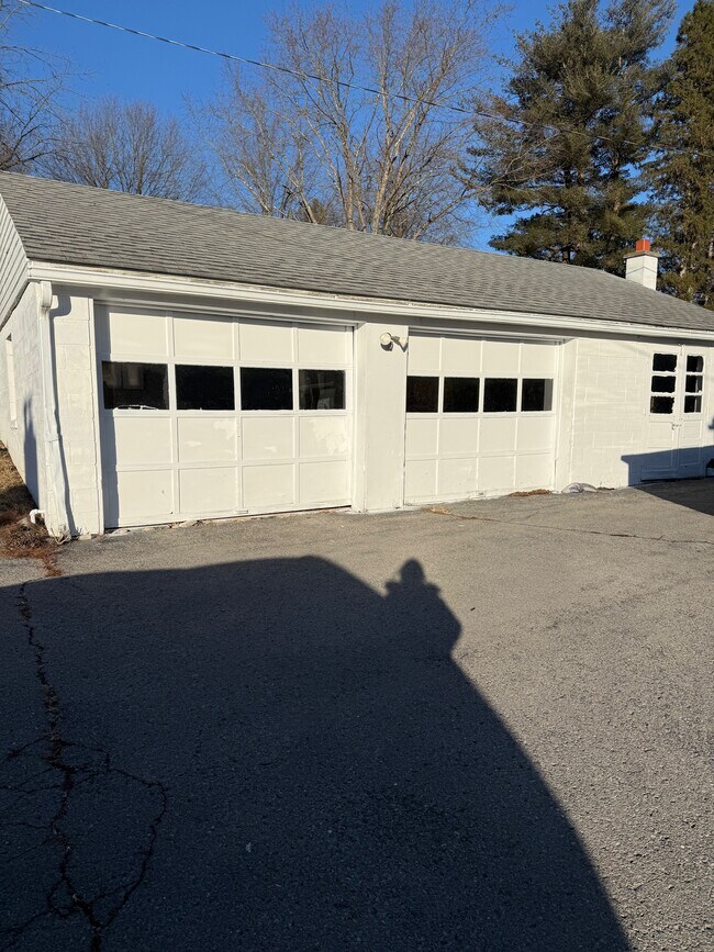 Foto del edificio - 2831 Four Mile Dr