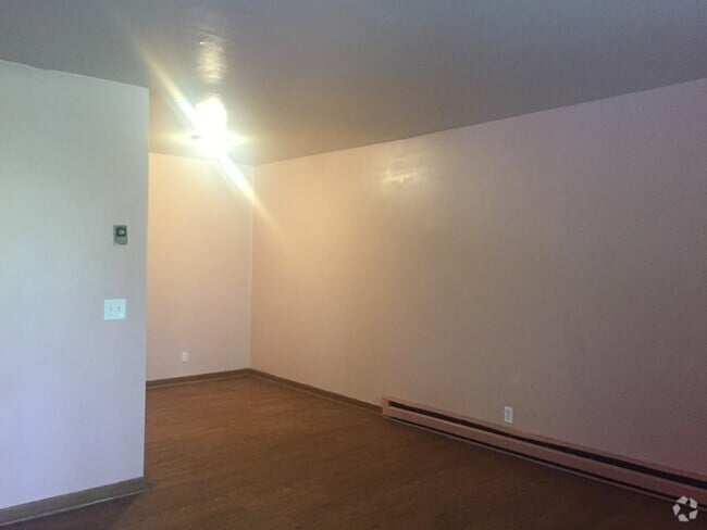 Building Photo - 550 Harding Pl