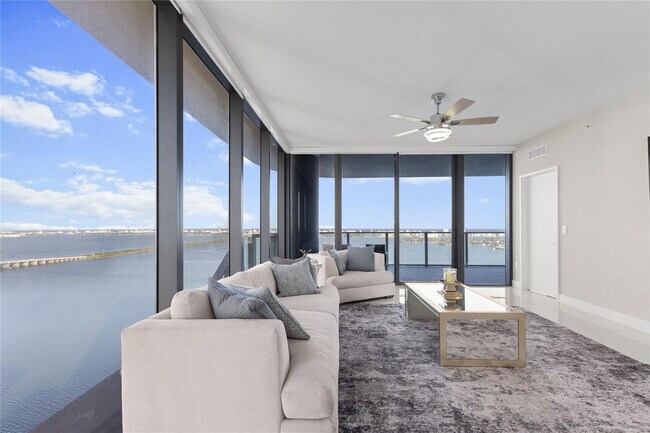 Foto del edificio - 700 NE Miami Pl