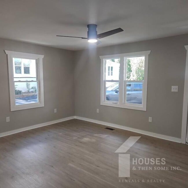 Building Photo - 511 Hampton Ave