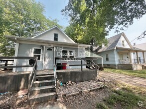 Building Photo - 908 E 3rd Ave