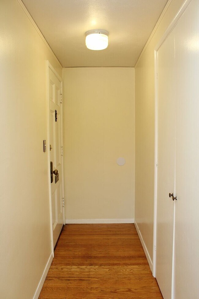 Foto del edificio - 1537-1543 SW Upper Hall St