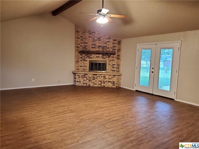 Foto del edificio - 245 Lone Oak St
