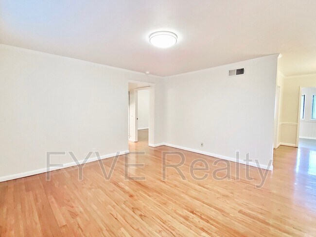 Building Photo - 3000 Hillsboro Pike
