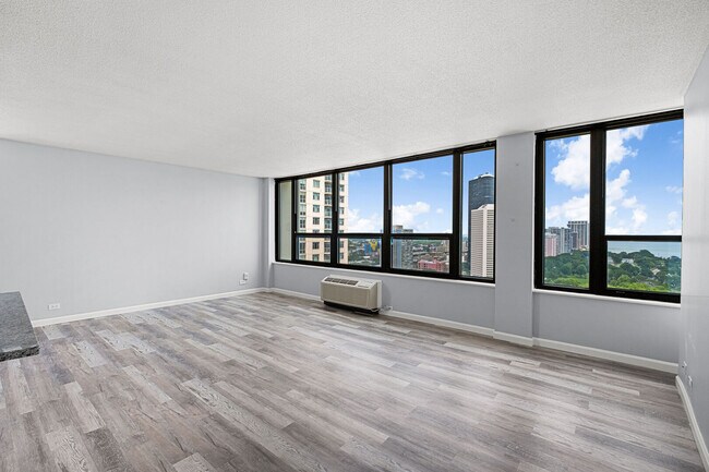 Foto del edificio - 5100 N Marine Dr