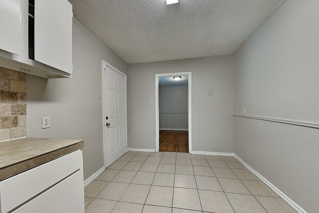 Building Photo - 11211 Ulloa Ln