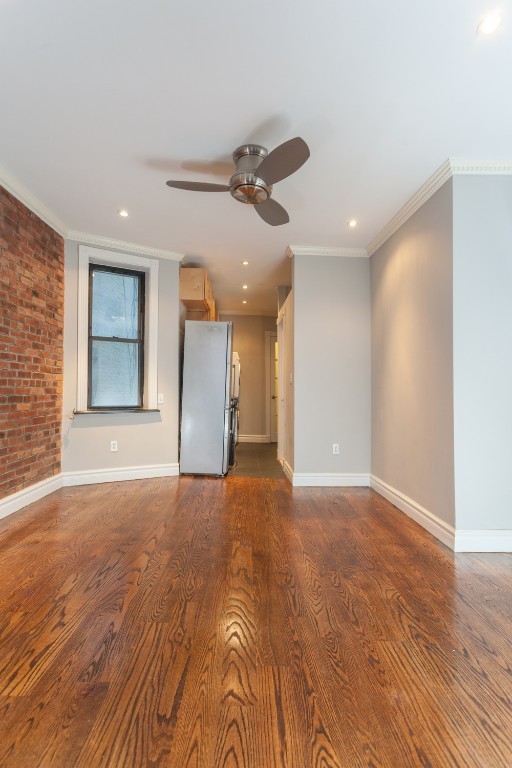 Primary Photo - 210 E 25th St