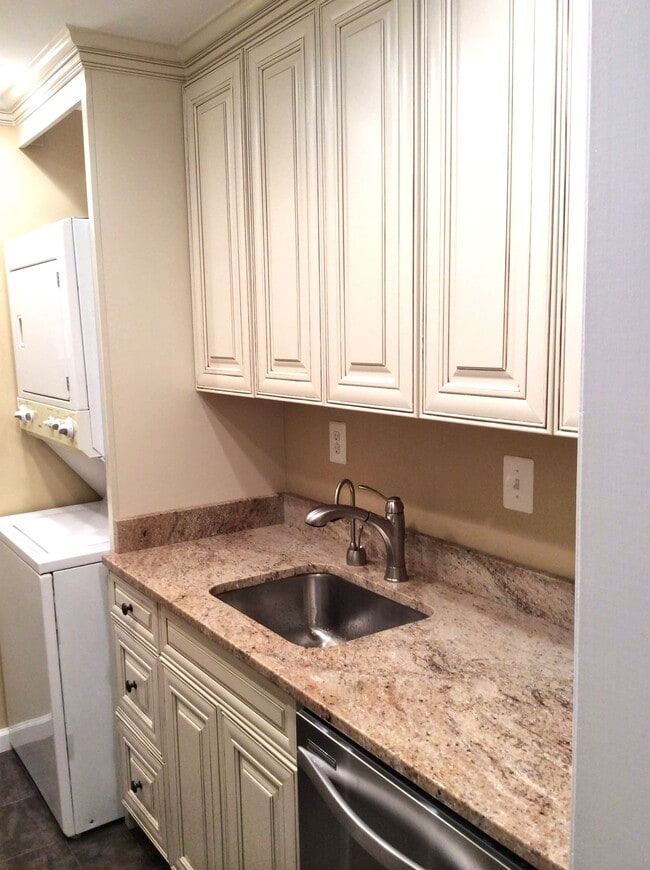 Granite Counter Tops - 236 Maryland Ave NE