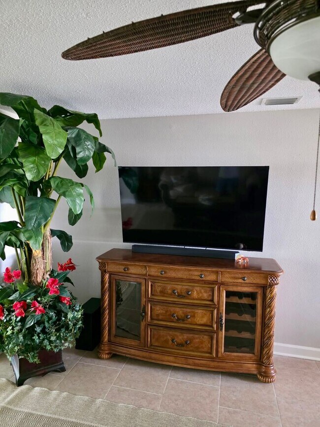 Foto del edificio - 11449 W Bayshore Dr