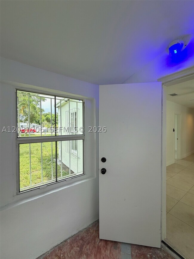 Building Photo - 1650 NW 112th Terrace