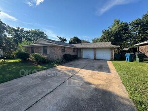 Building Photo - 9313 NE Stardust Ln