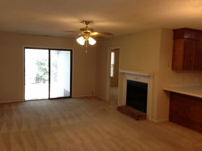 Building Photo - 156 Thames Valley Ct