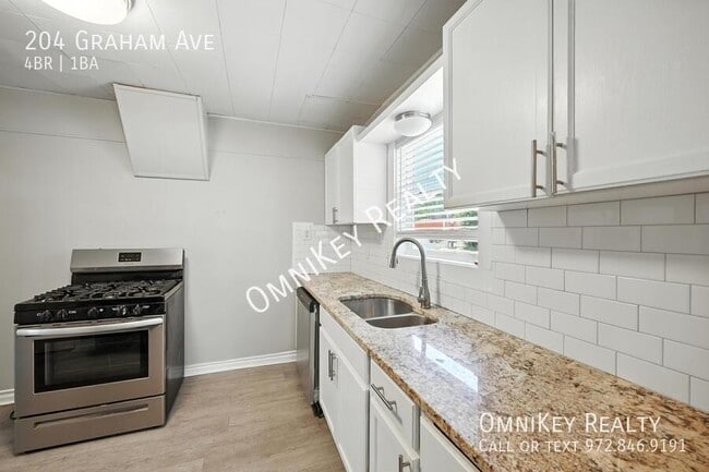 Building Photo - 204 Graham Ave