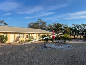 Building Photo - 1 Bed/1 Bath - Unit 6