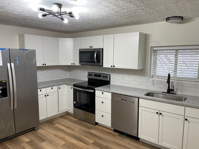 Building Photo - 1855 Tanis Dr
