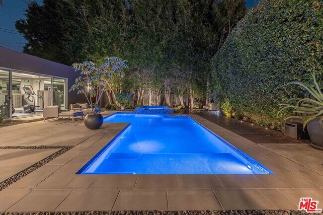 Foto del edificio - 8610 West Dr