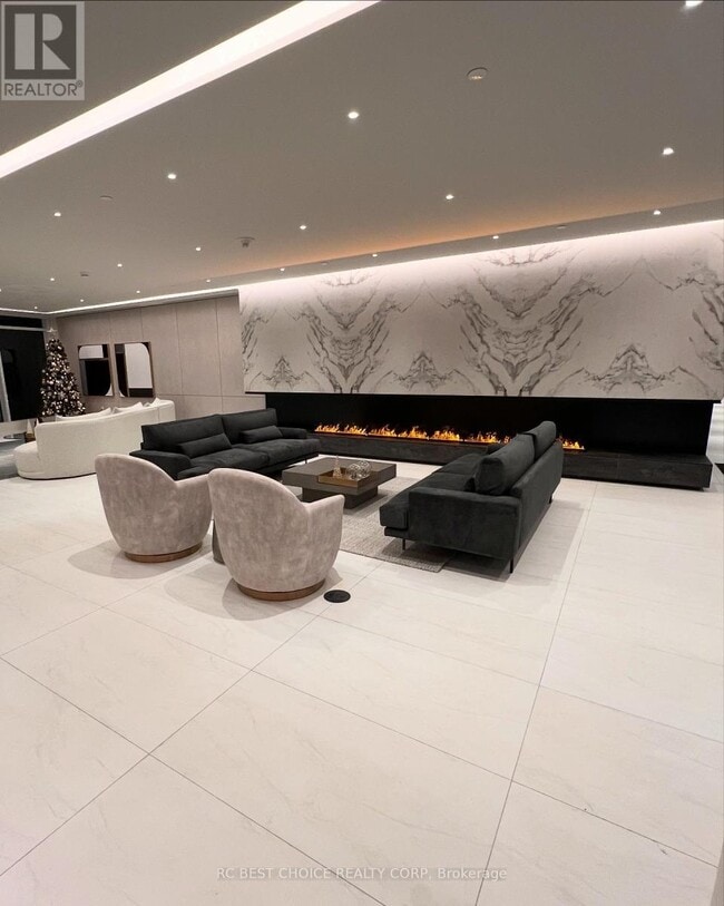 Building Photo - 30 Upper Mall Wy