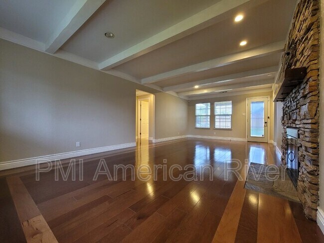 Building Photo - 5805 Dotmar Way
