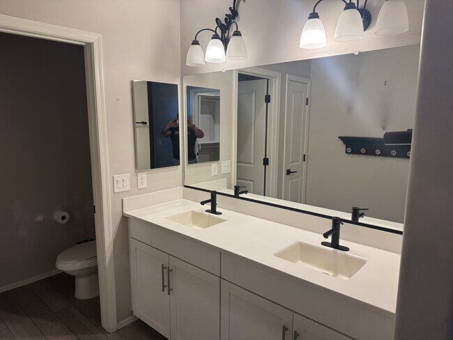 Foto del edificio - 955 E Prairie Field Ln
