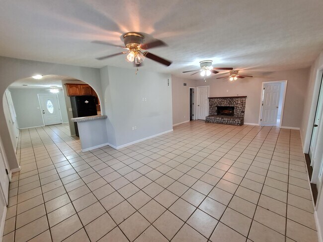 Building Photo - 1163 Cottondale Rd