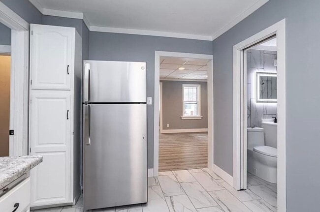 Building Photo - 801 Lake View Dr