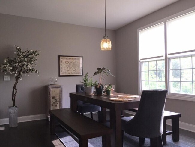 Building Photo - Modern Home Minutes from I65 in Brentwood