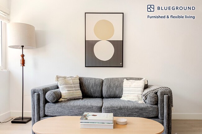 Building Photo - 4444 Hazeltine Ave