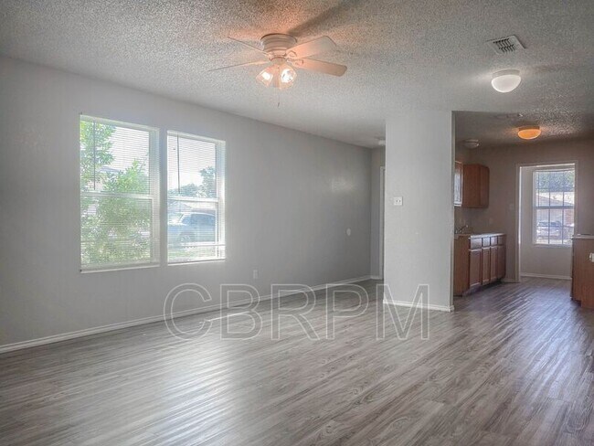 Foto del edificio - 804 E 77th St