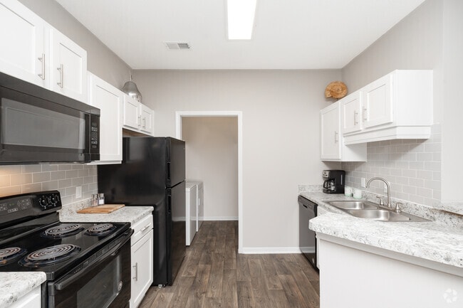 2BR, 2BA - 1,057SF - Kitchen - Summer Trace at Gulf Shores