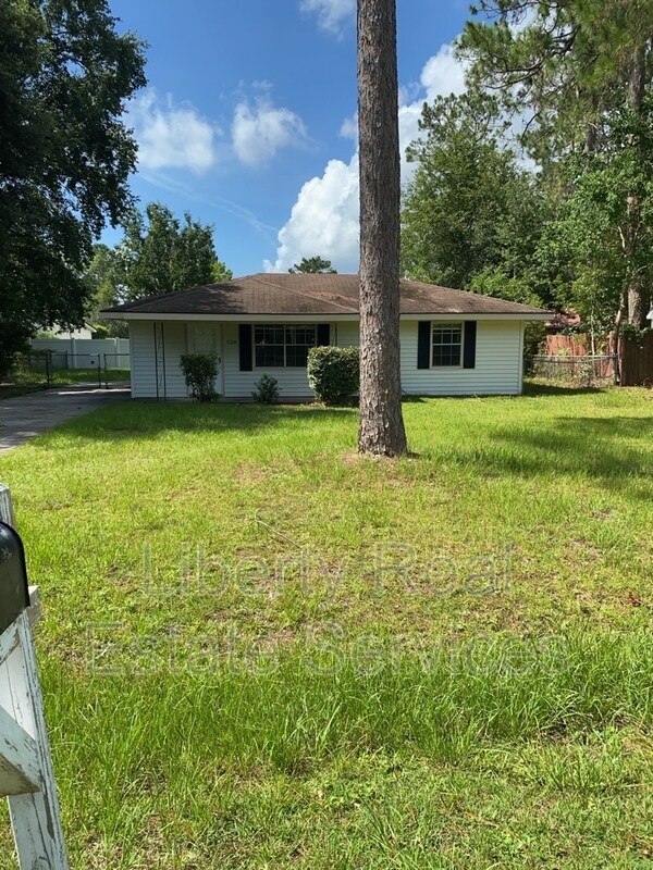 Foto principal - 228 Pointe S Dr