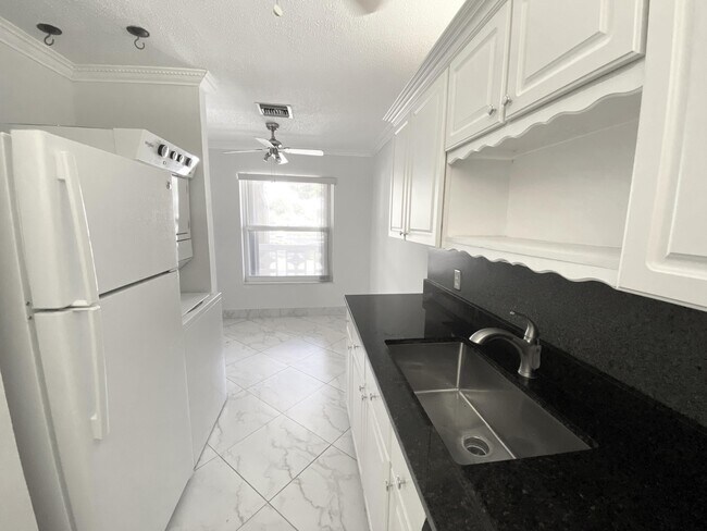 Foto del edificio - 2480 Juniper Dr