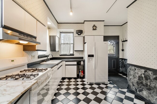 Foto del edificio - 4 Bed, 1.5 Bathroom in Manchester