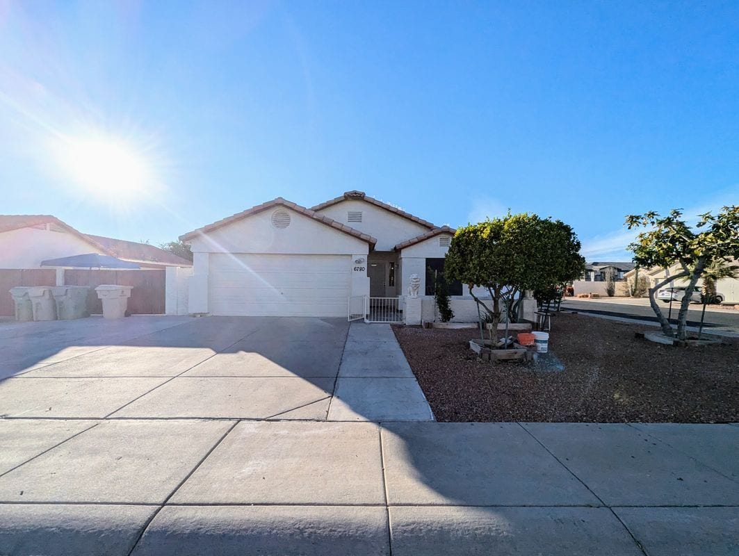 Foto principal - 6780 N 74th Dr