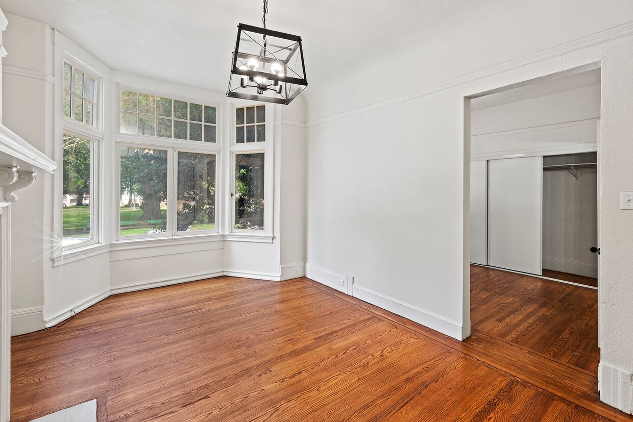 Photo - 1809 Oak Street