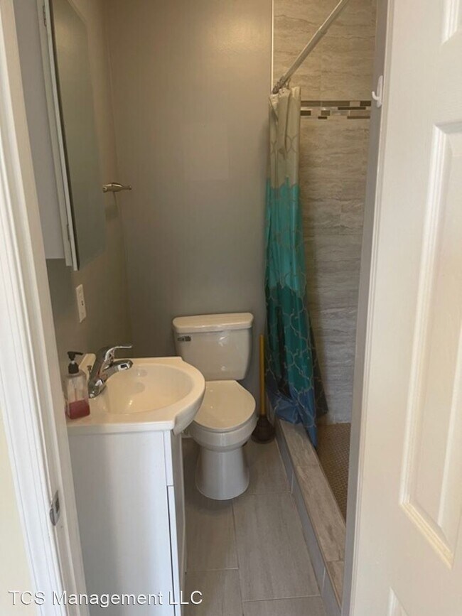 Foto del edificio - Studio, 1 bath House - 4240 W Girard Ave A...