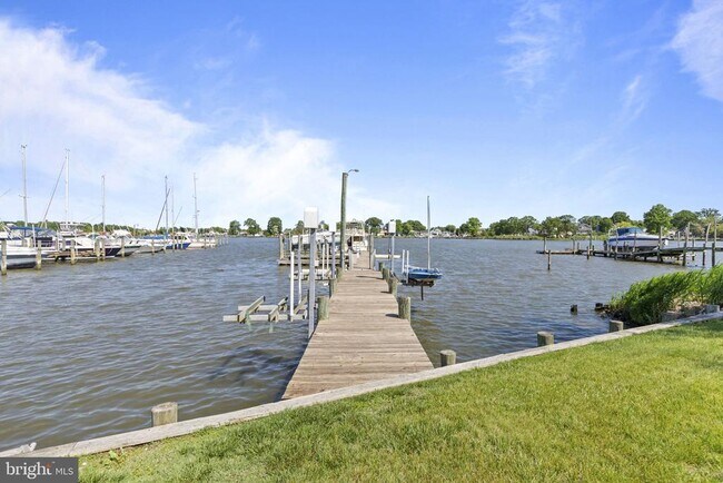Foto del edificio - 7212 Bay Front Rd
