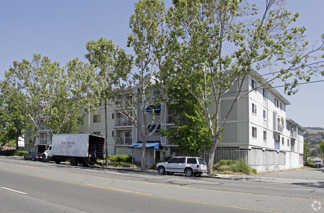 Building Photo - Balcourt Plaza