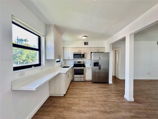 Foto del edificio - 4204 SW 14th St