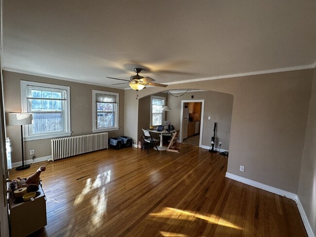 Building Photo - AVAILABLE JULY! "Charming 3-Bedroom Oasis with 2 Full Baths in the Sunset Neighborhood!"