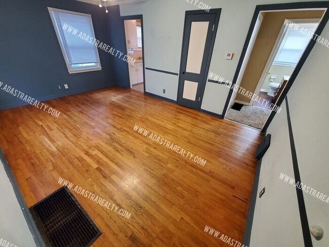 Foto del edificio - 2 Bedroom Waldo Charmer!!-Available NOW!!